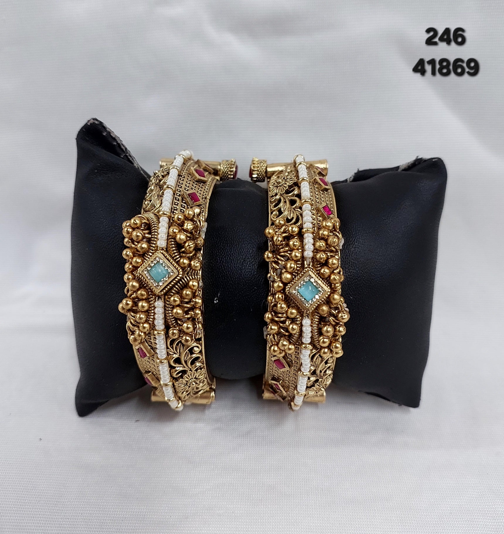 Antique Bangle - B6370